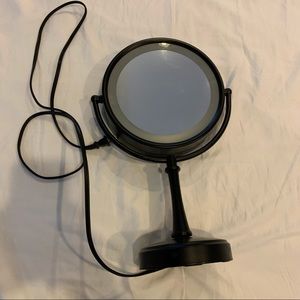 Makeup mirror with regular & 3X zoom